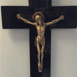 croix christ en noir