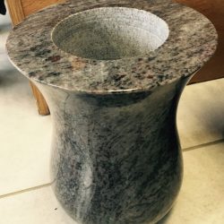 vase funéraire gris marbre